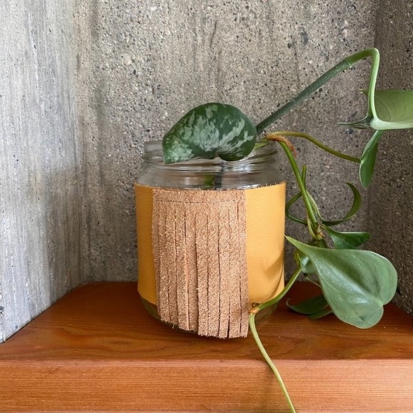 Leather Handcrafted “Grouse” Propagation Vase - Picture 3 of 9